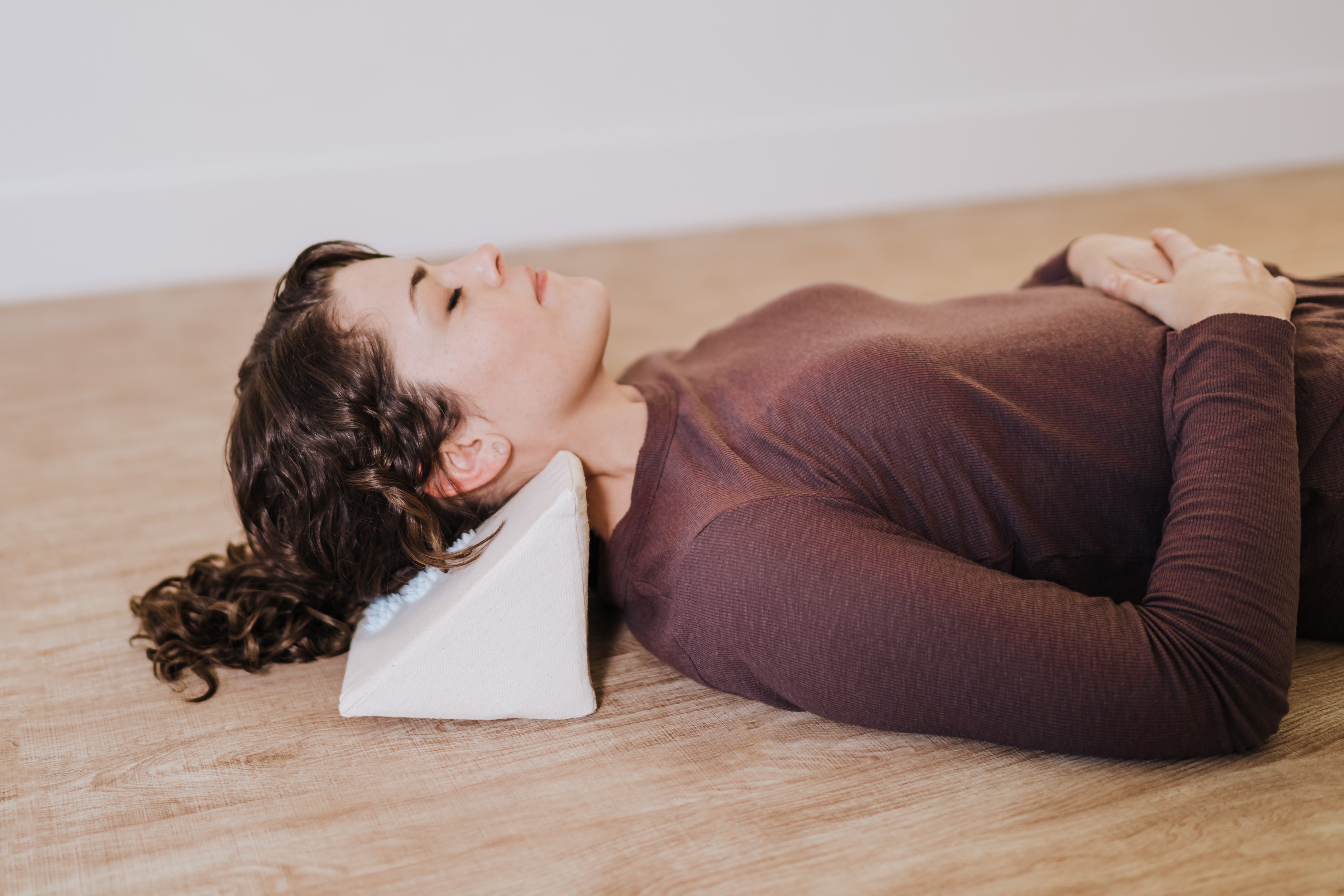 Kanjo Acupressure Cervical Traction Wedge Pillow